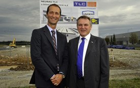 Hagen Temmel, TLC Geschäftsführer, und Josef Unger, Geschäftsführer der Unger Steel Group, beim Spatenstich Anfang September.
